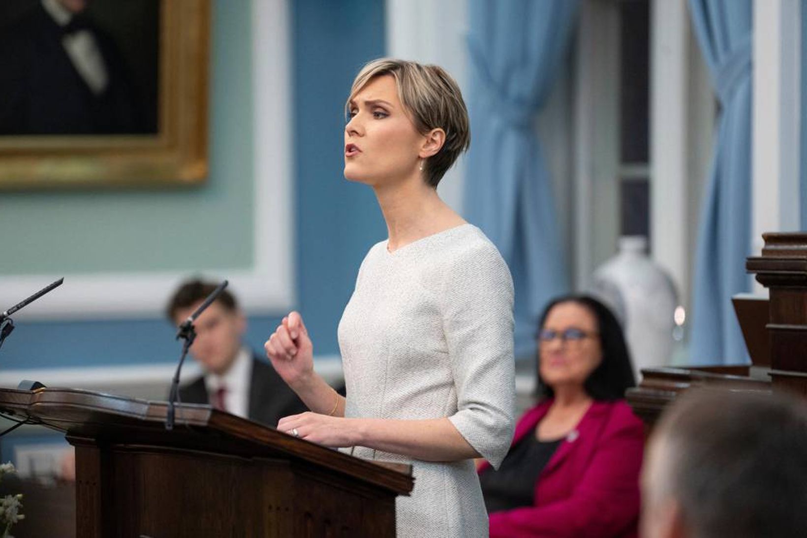 Kristrún Frostadóttir forsætisráðherra segir aukin veiðigjöld verða tekin af peningum …