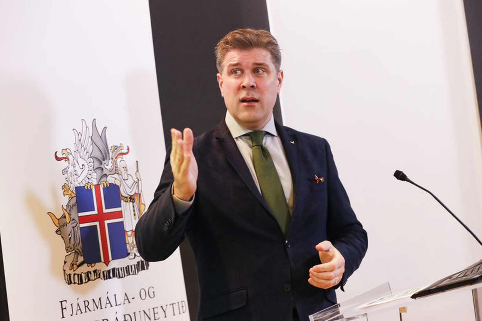 Bjarni Benediktsson kynnir fjárlagafrumvarp fyrir árið 2018.