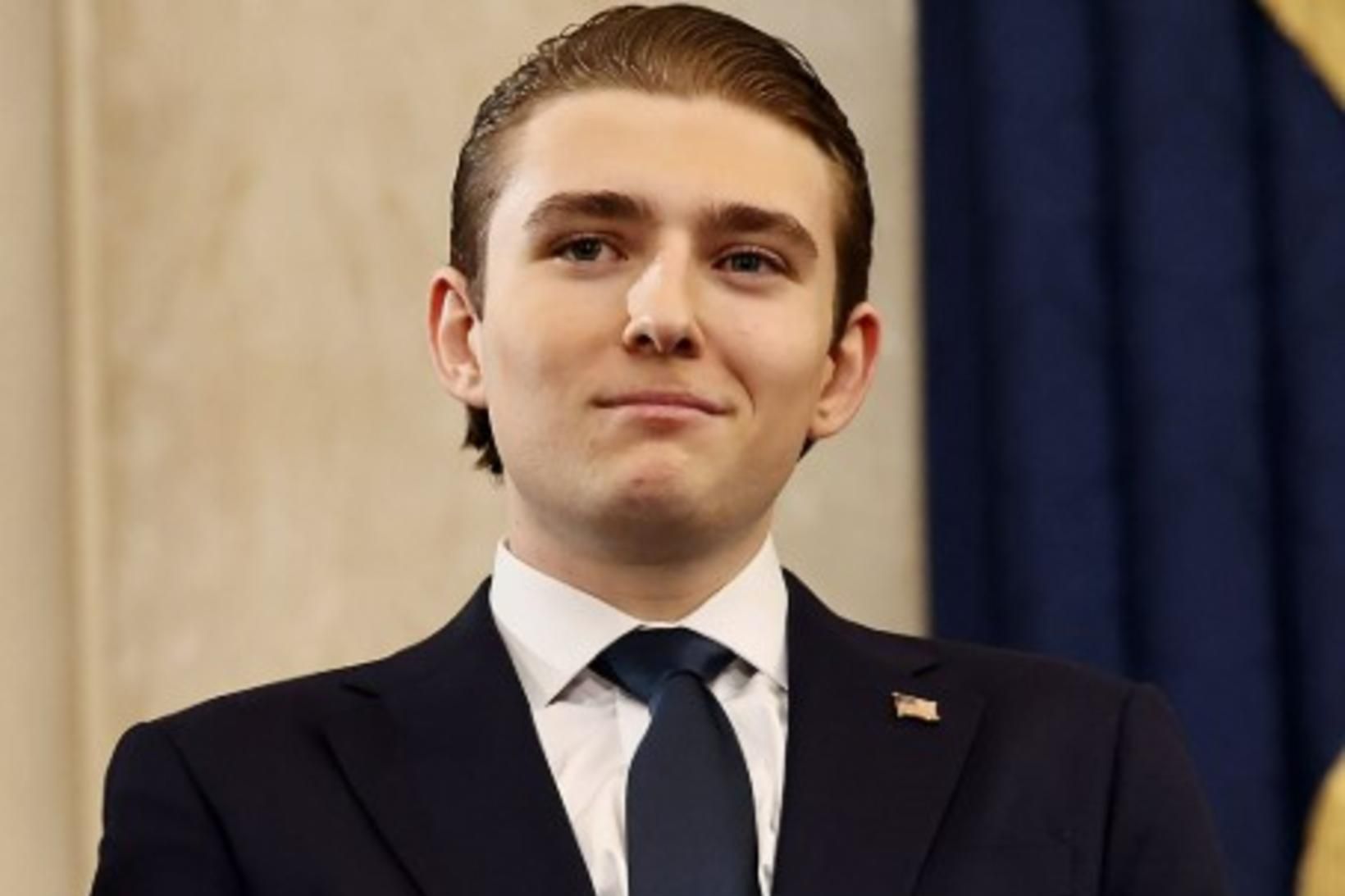 Barron Trump setur drykk á markað