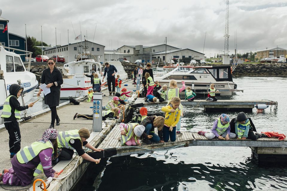 Dorguðu við Flensborgarbryggju