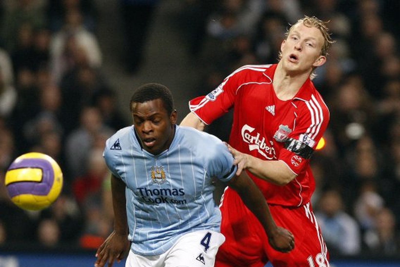 Nedum Onuoha hjá City og Dirk Kuyt hjá Liverpool eigast …