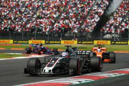 Romain Grosjean á Haas fremstur í fylkingu í Mexíkóborg. Annar er Fernando Alonso á McLaren …