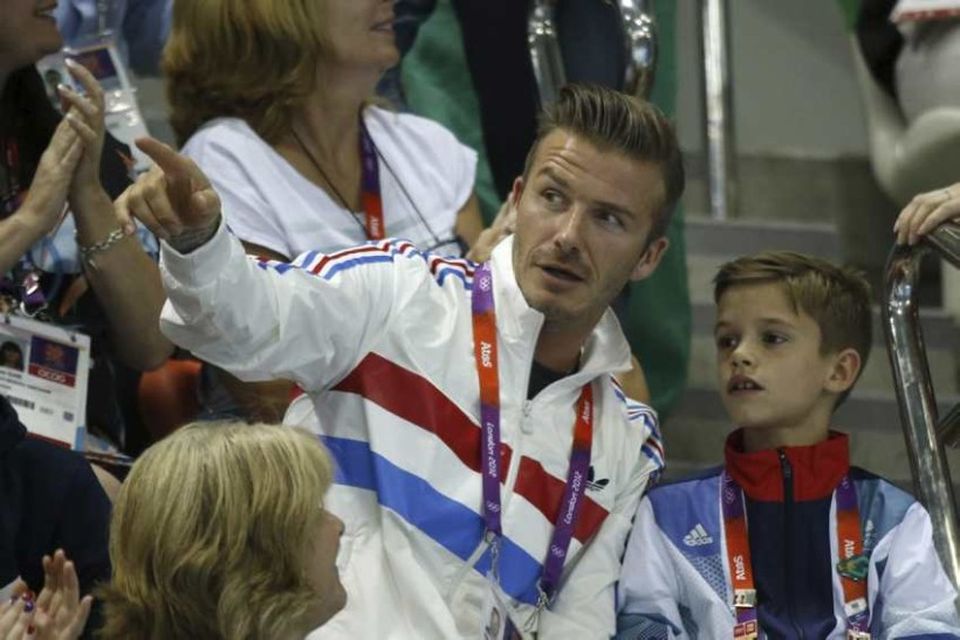 Breski fótboltamaðurinn David Beckham var aðeins áhorfandi á leikunum í London. Hér er hann að …