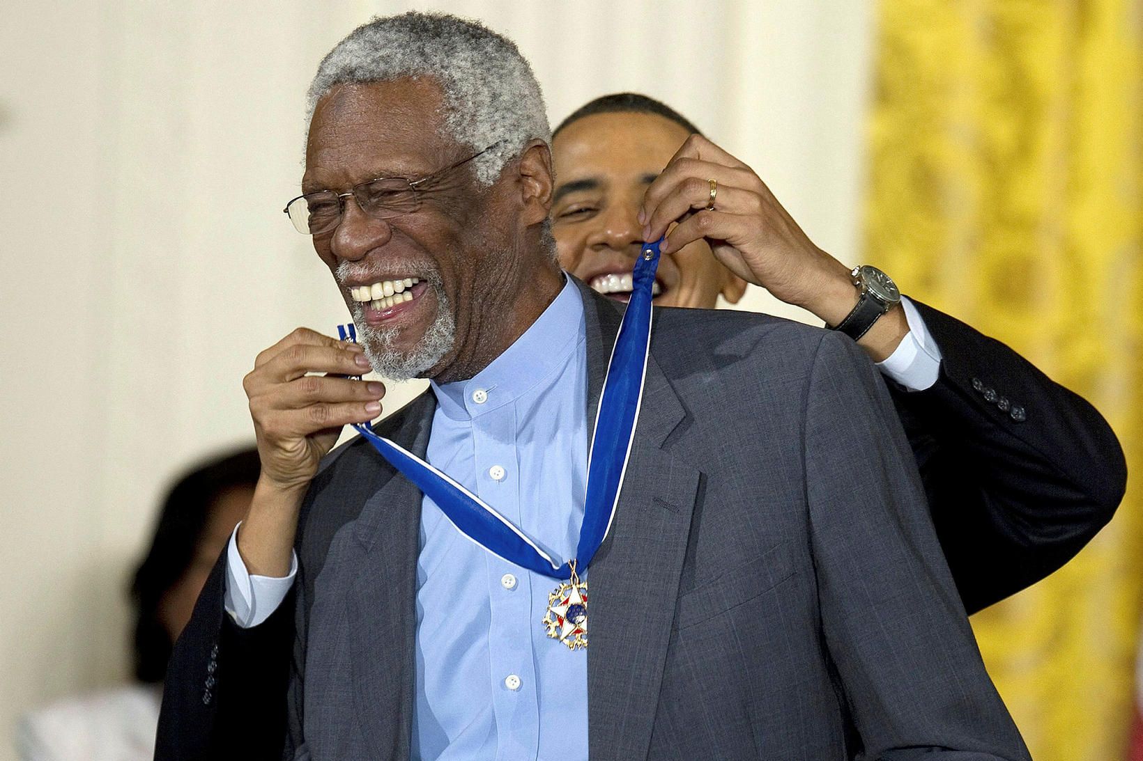 Bill Russell heiðraður af Barack Obama.