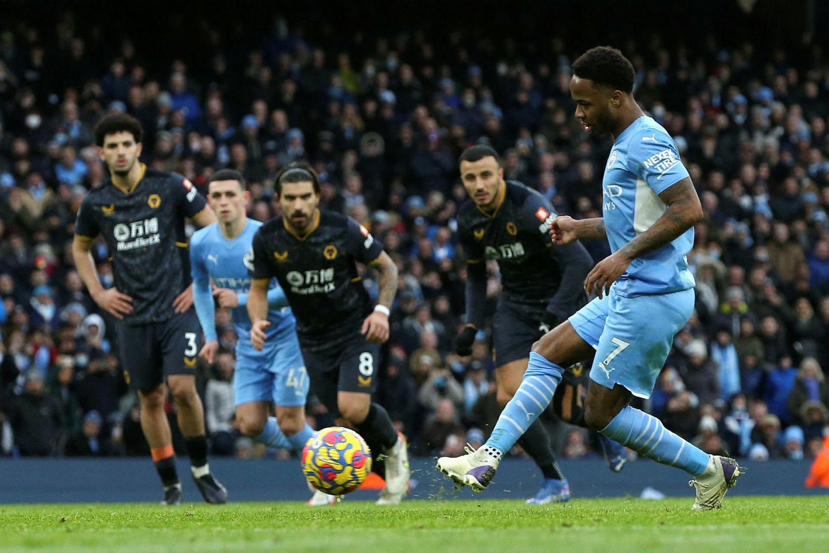 Raheem Sterling skorar 100. mark sitt í ensku úrvalsdeildinni gegn …