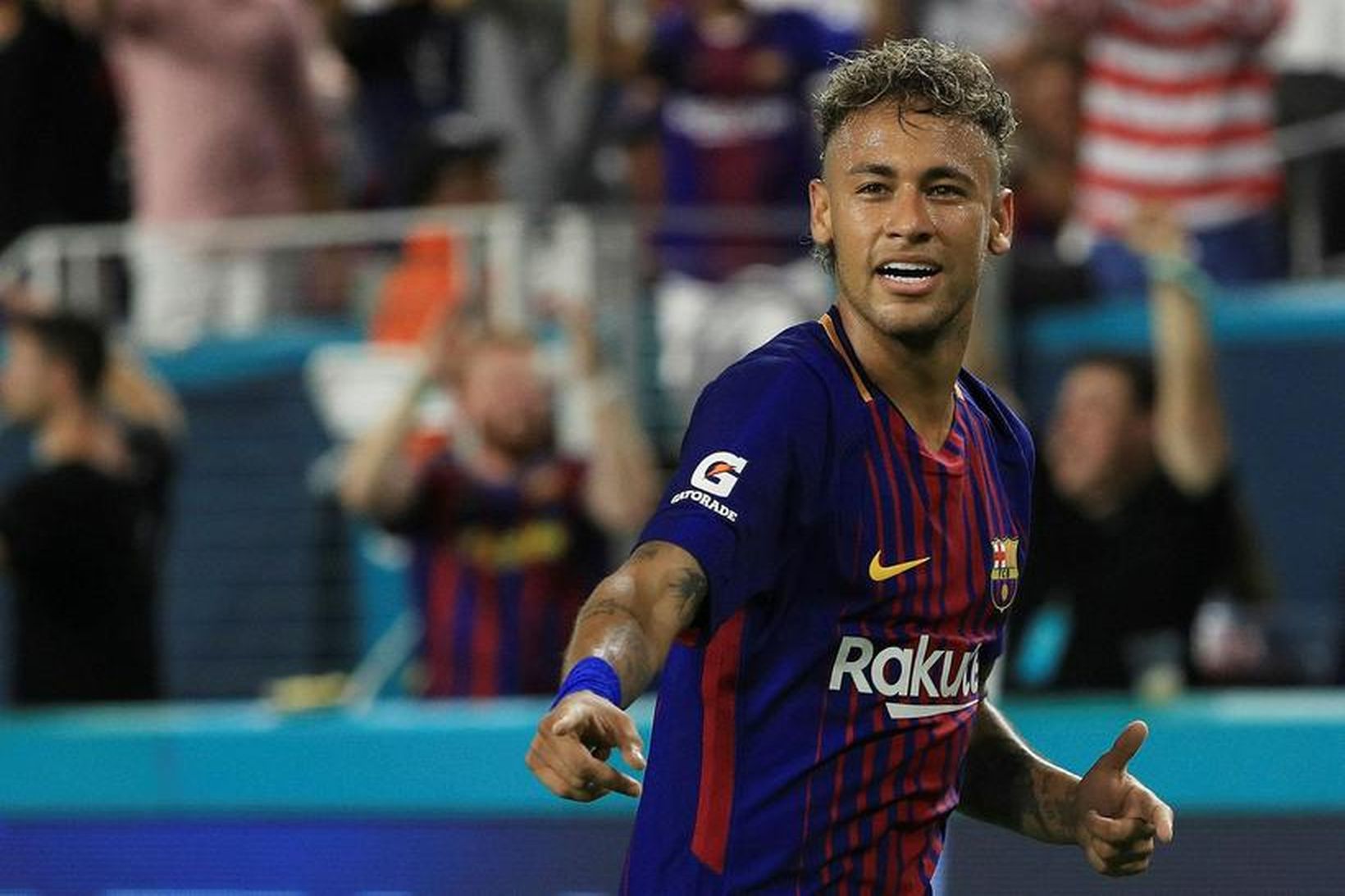 Neymar verður langdýrasti knattspyrnumaður í heimi.