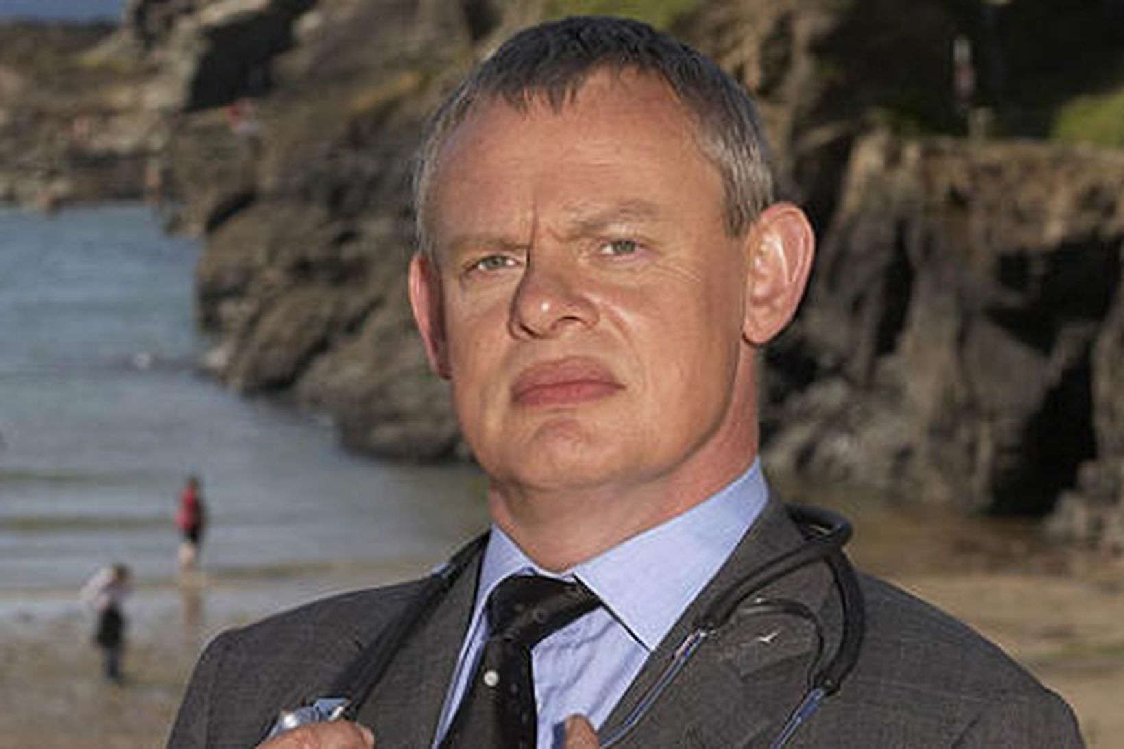 Martin Clunes í hlutverki fúla læknisins.