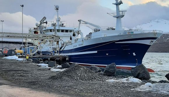 Tasilaq landar fyrstu loðnunni á Fáskrúðsfirði