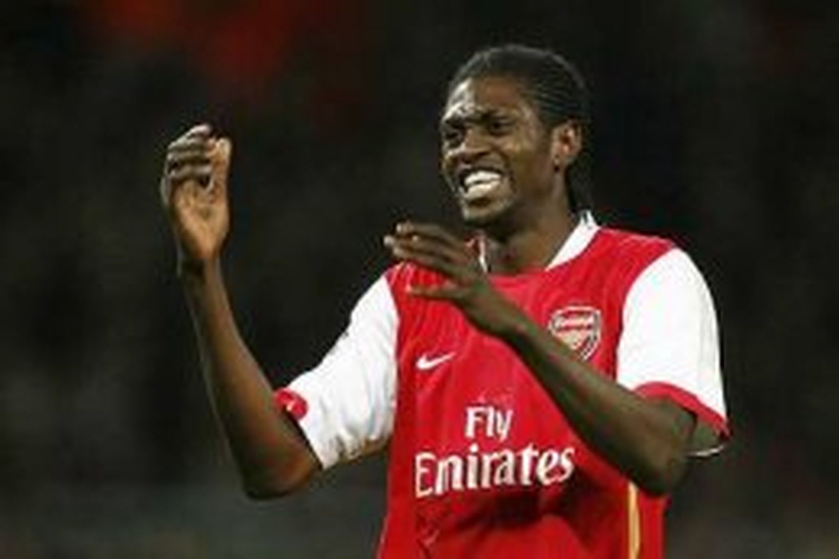 Emmanuel Adebayor verður í liði Arsenal gegn Liverpool.