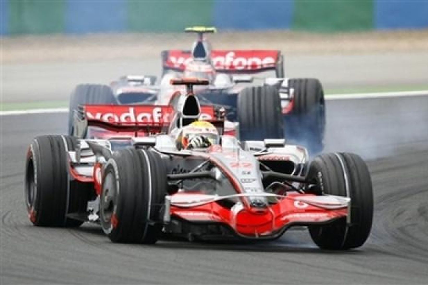 Hamilton og Kovalainen á ferð í Magny-Cours.