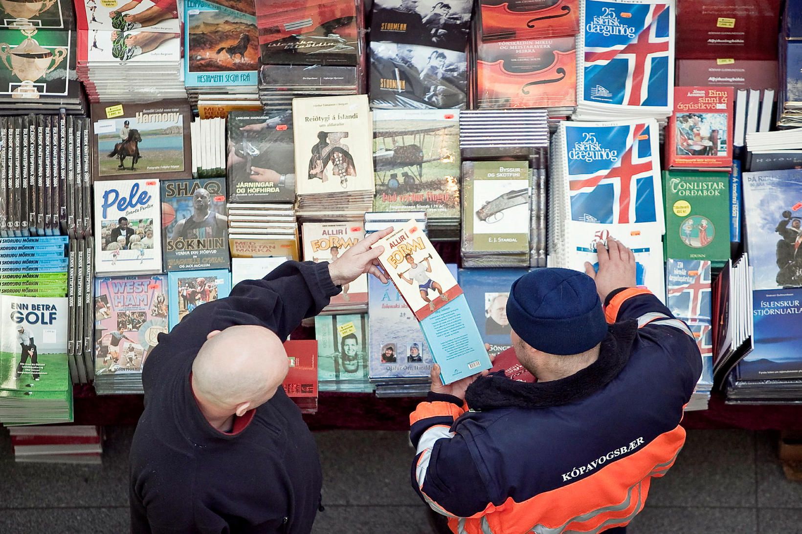 Bókamarkaðurinn hefur verið opnaður á nýjum stað því nú stendur …