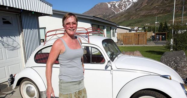 María fékk forláta Volkswagen-bjöllu í fimmtugsafmælisgjöf.