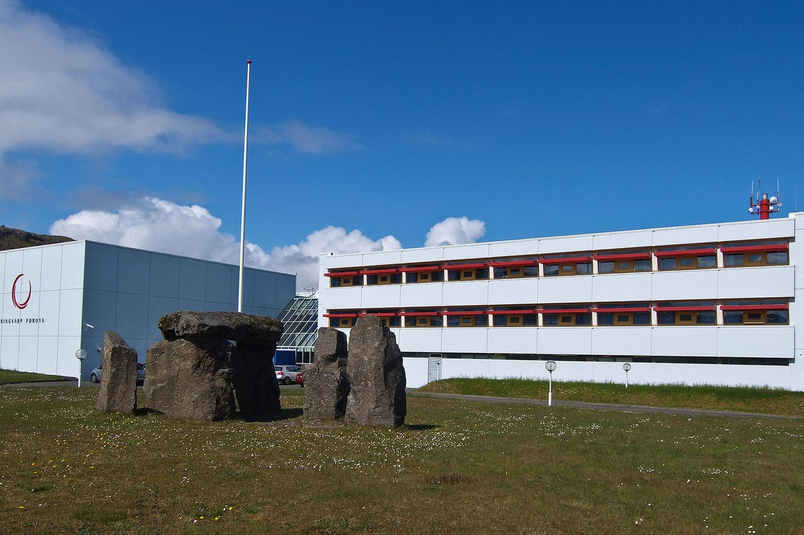 Færeyski ríkismiðillinn Kringvarpið leitar að stjórnanda á Íslandi.