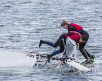 Þaulvanir krakkar rétta við skútuna