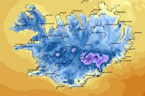 Hitaspá Veðurstofunnar klukkan 4 aðfaranótt sunnudags.