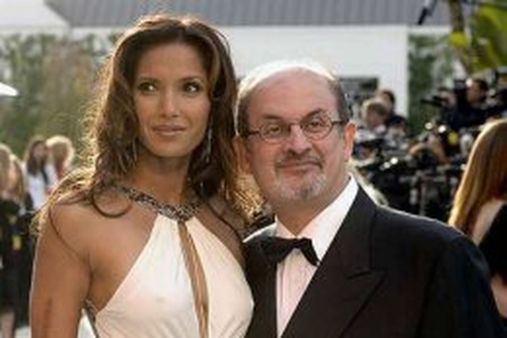 Padma Lakshmi og Salman Rushdie er allt lék í lyndi.