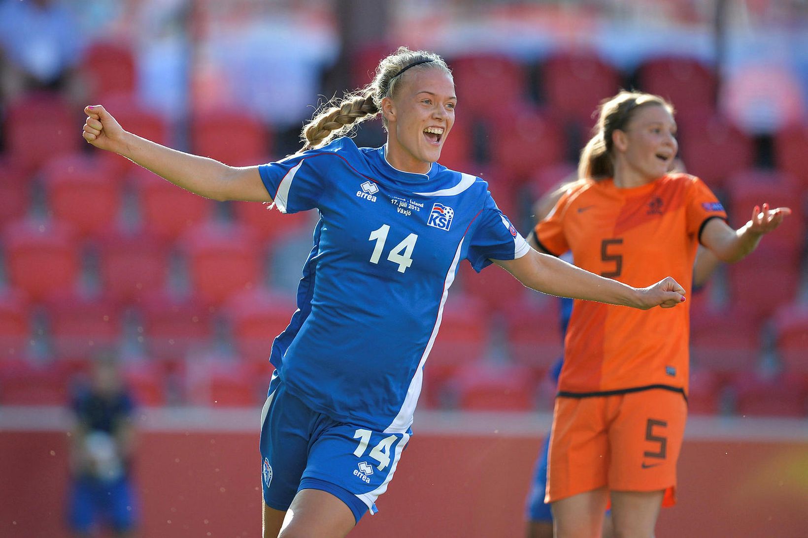 Dagný Brynjarsdóttir fagnar sigurmarkinu gegn Hollandi árið 2013.