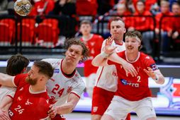 Þorgils Jón Svölu Baldursson biður um boltann á línunni.