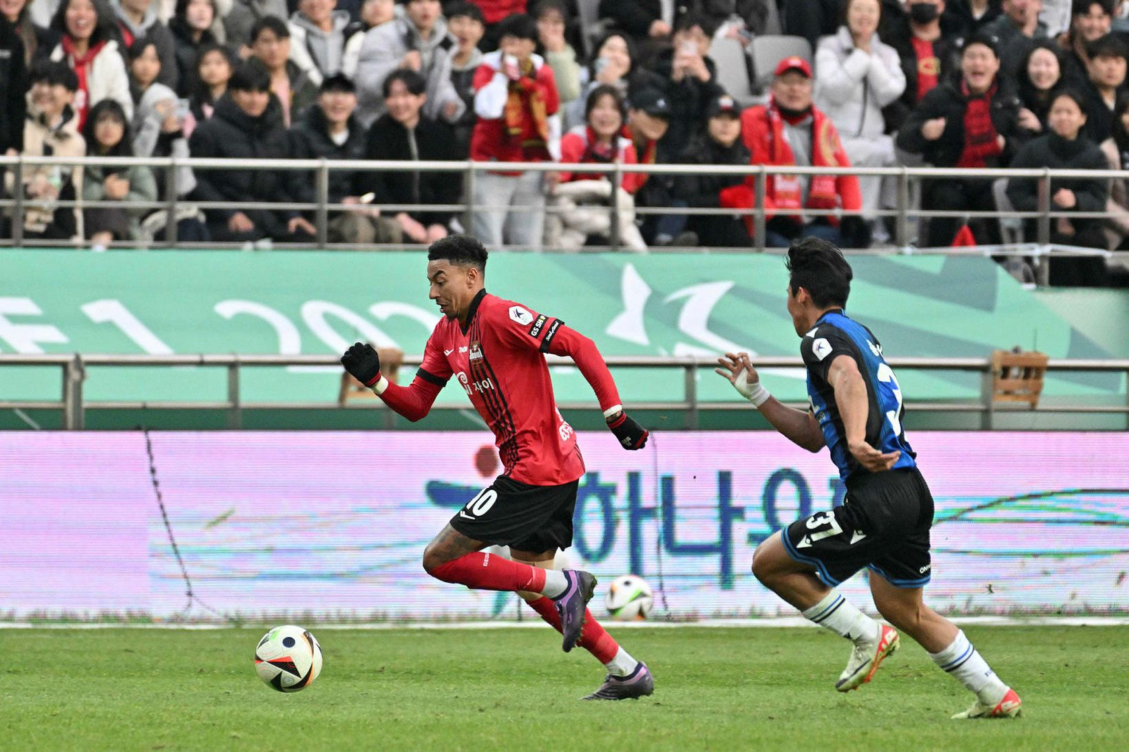 Jesse Lingard í leik með FC Seoul.