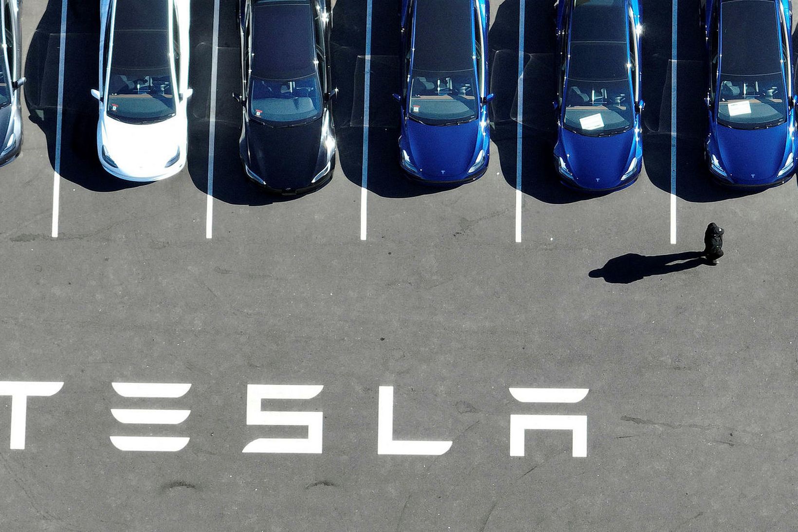 Nýir Tesla-bílar í Kaliforníu.