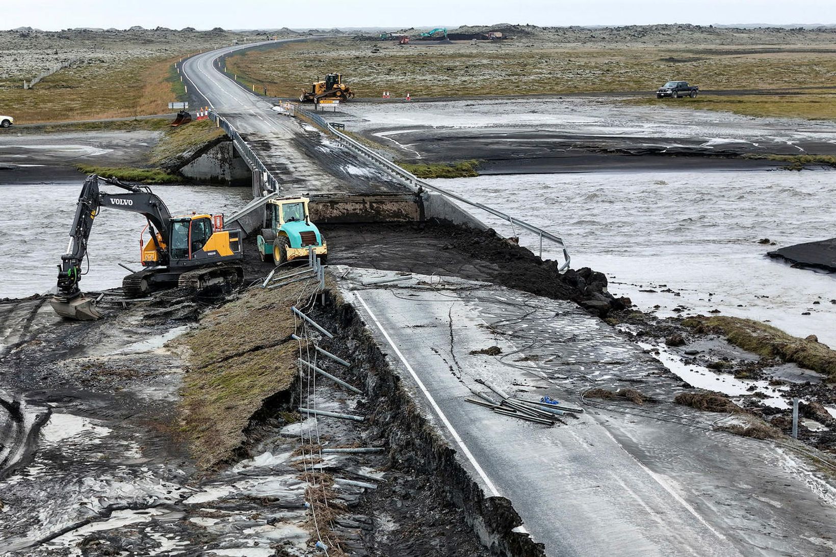 Jökulhlaupið olli miklu tjóni. Fylgdi hlaupið farvegi Leirár sem breyttist …