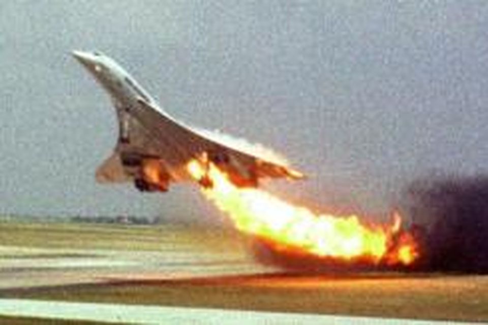Mikið áfall varð í sögu Concorde 25. júlí 2000 þegar ein slík fórst i flugtaki …