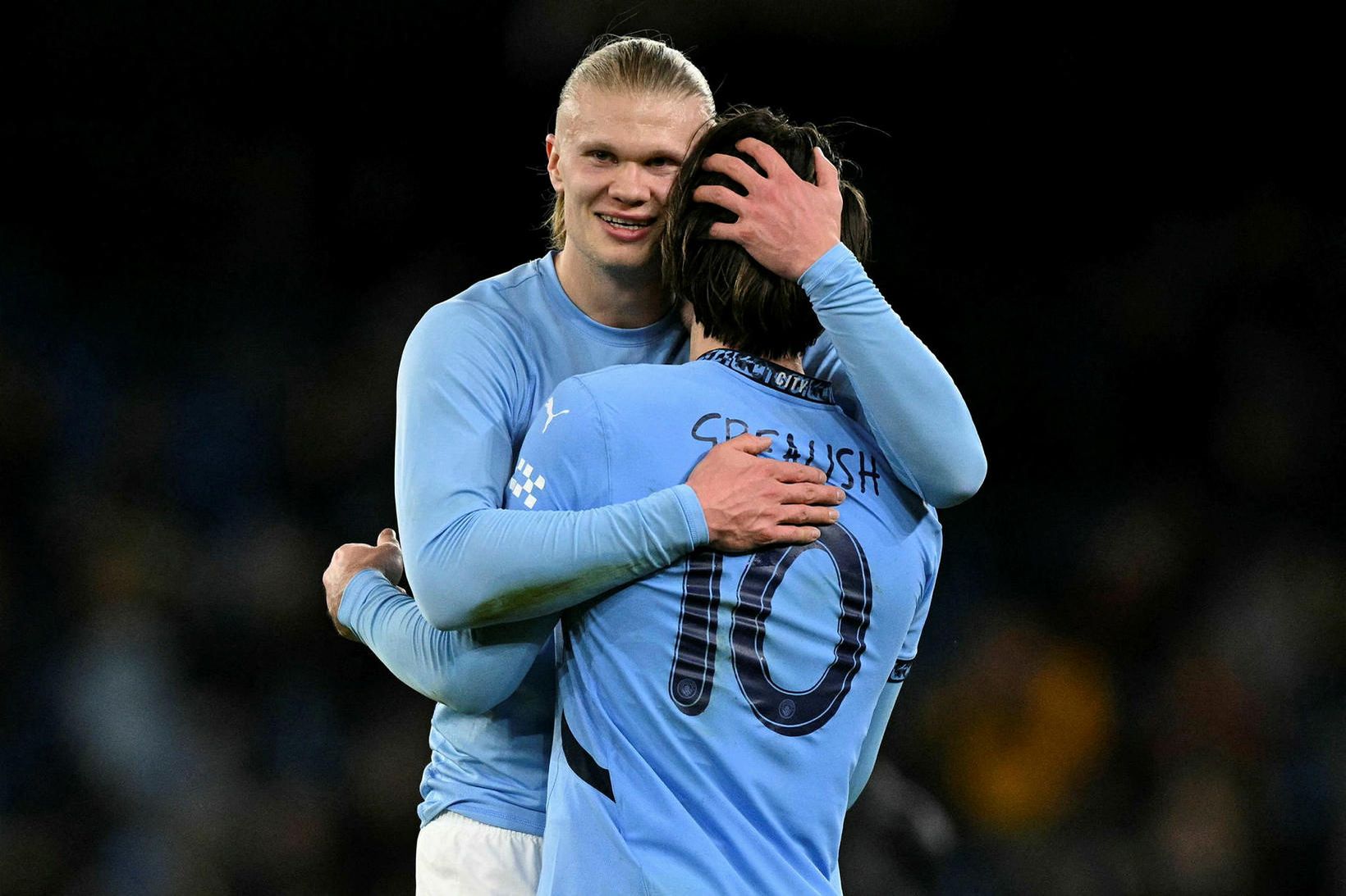 Erling Haaland og liðsfélagar hans í Manchester City taka á …