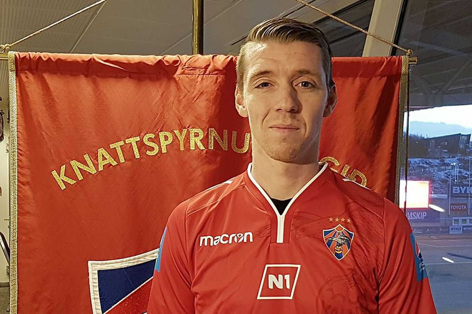 Birkir Már Sævarsson í treyju Vals.