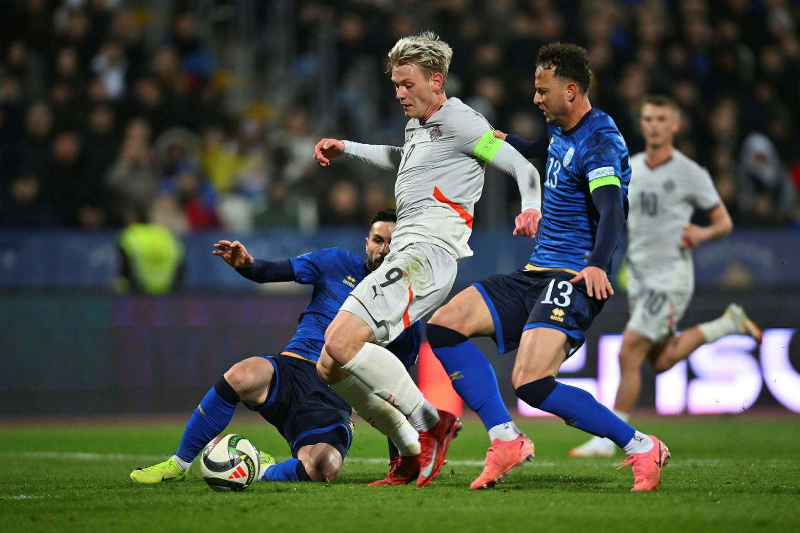 Ísland og Kanda skildu jöfn