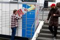 Póstþjónusta Póstboxin eiga að leysa pósthúsin af og fara um 40% af afhendingum Póstsins fram í gegnum póstbox. Opin allan sólarhringinn.