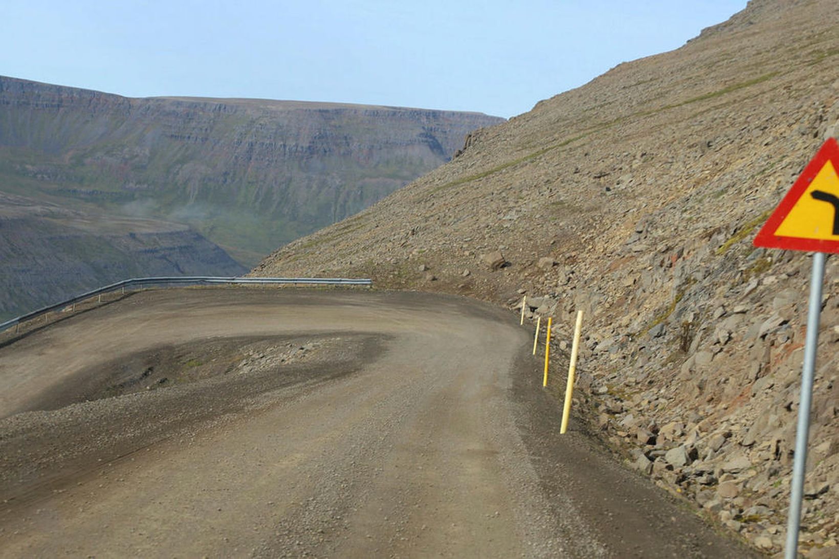 Bæta þarf öryggi á veginum upp á Bolafjall við Bolungarvík …