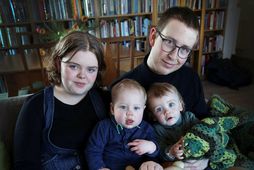 María og Oddur, maðurinn hennar, ásamt sonunum Ými Þór og Loka Þór.