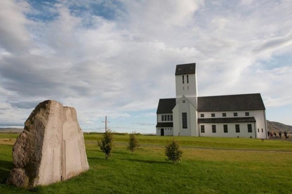 Í Skálholti var boðið upp á staðarleiðsögn af þeim Agli Hallgrímssyni presti og Kristni Ólasyni …