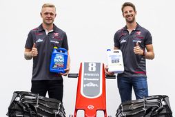 Kevin Magnussen (t.v.) og Romain Grosjean keppa áfram fyrir Haas 2019.