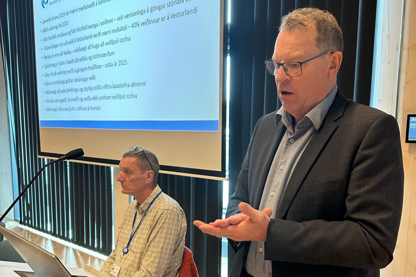 Guðni Guðbergsson, sviðsstjóri hjá Hafrannsóknastofnun segir að við séum á …