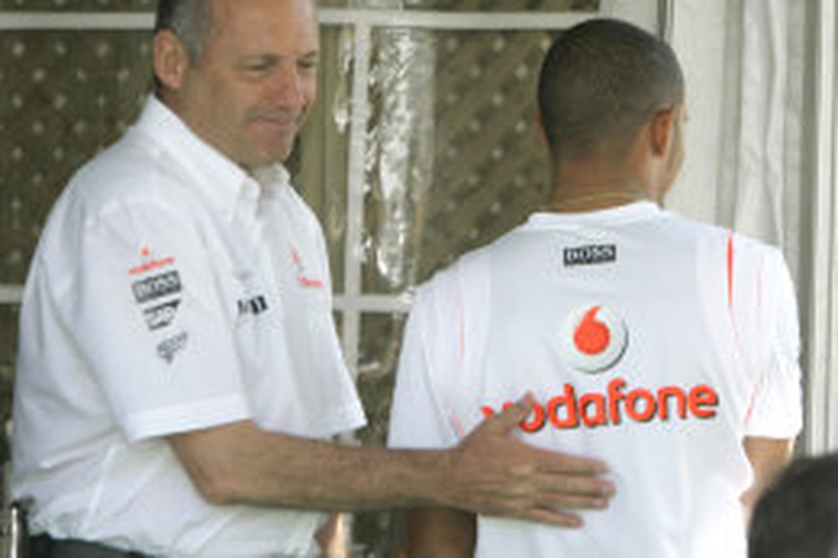 Ron Dennis ánægður með sinn mann í Montreal.