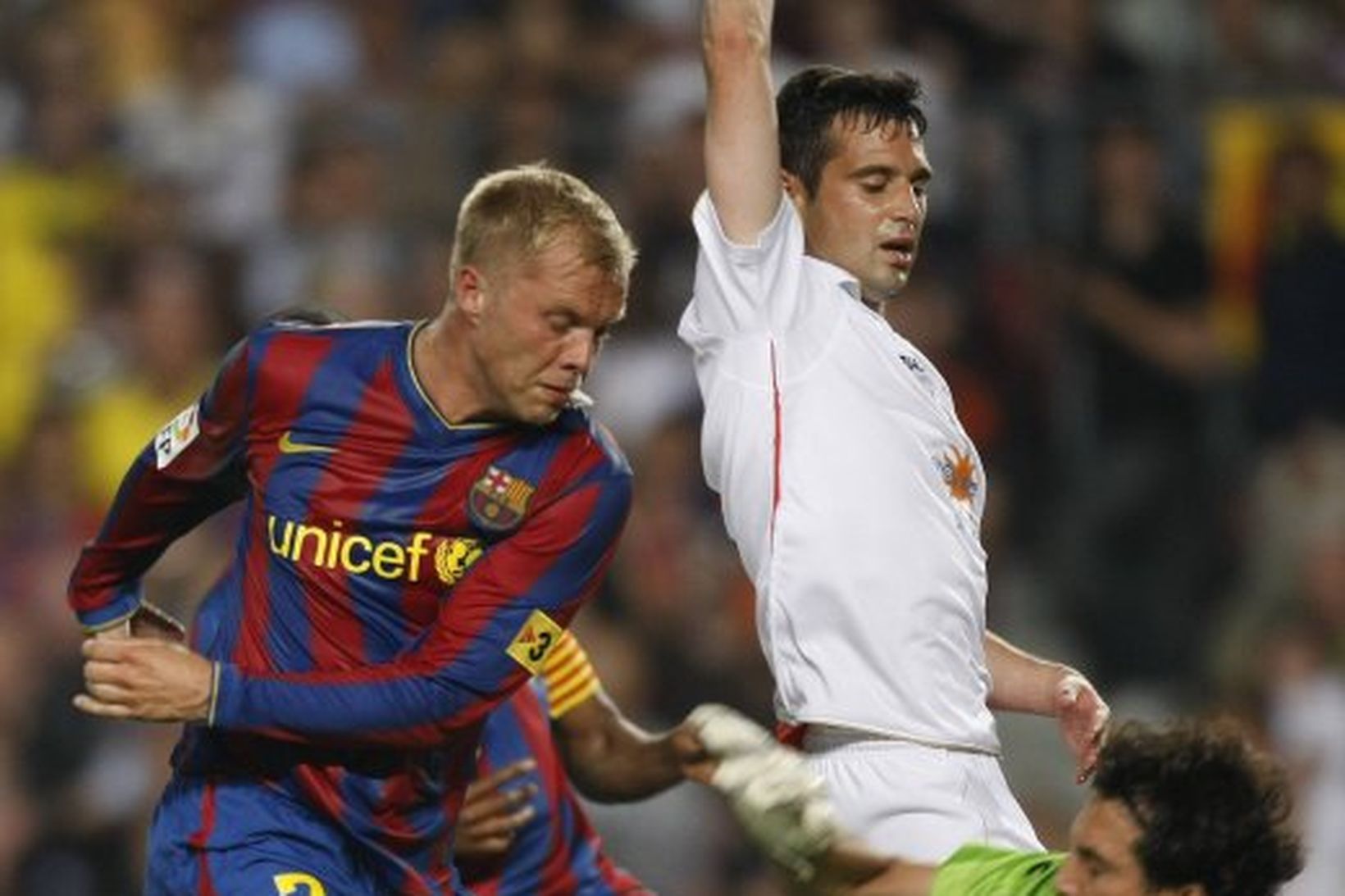 Eiður Smári í leik með Barcelona gegn Osasuna.