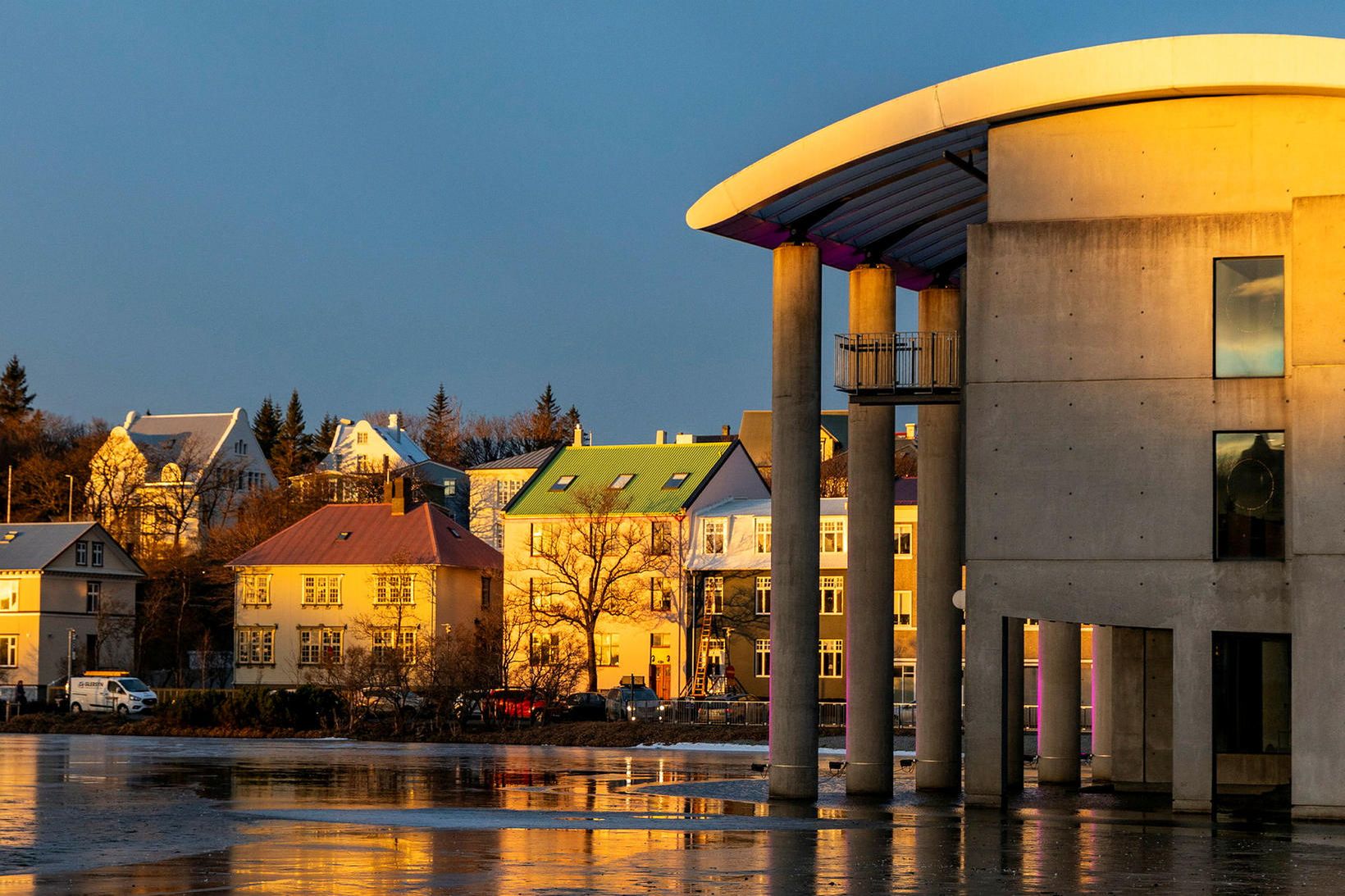 Borgin greiði einstaklingum á biðlista milljónir