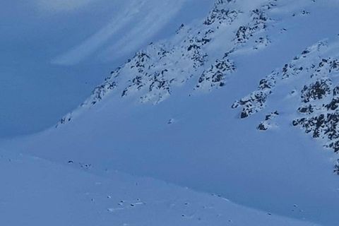 An Avalanche was discovered in Múlakolla this morning. People should stay away from steep terrain because of the danger of avalanches.