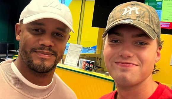 Vincent Kompany í Hagkaup í Skeifunni