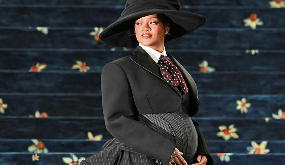 Rihanna skartar óléttubumbu á Met Gala