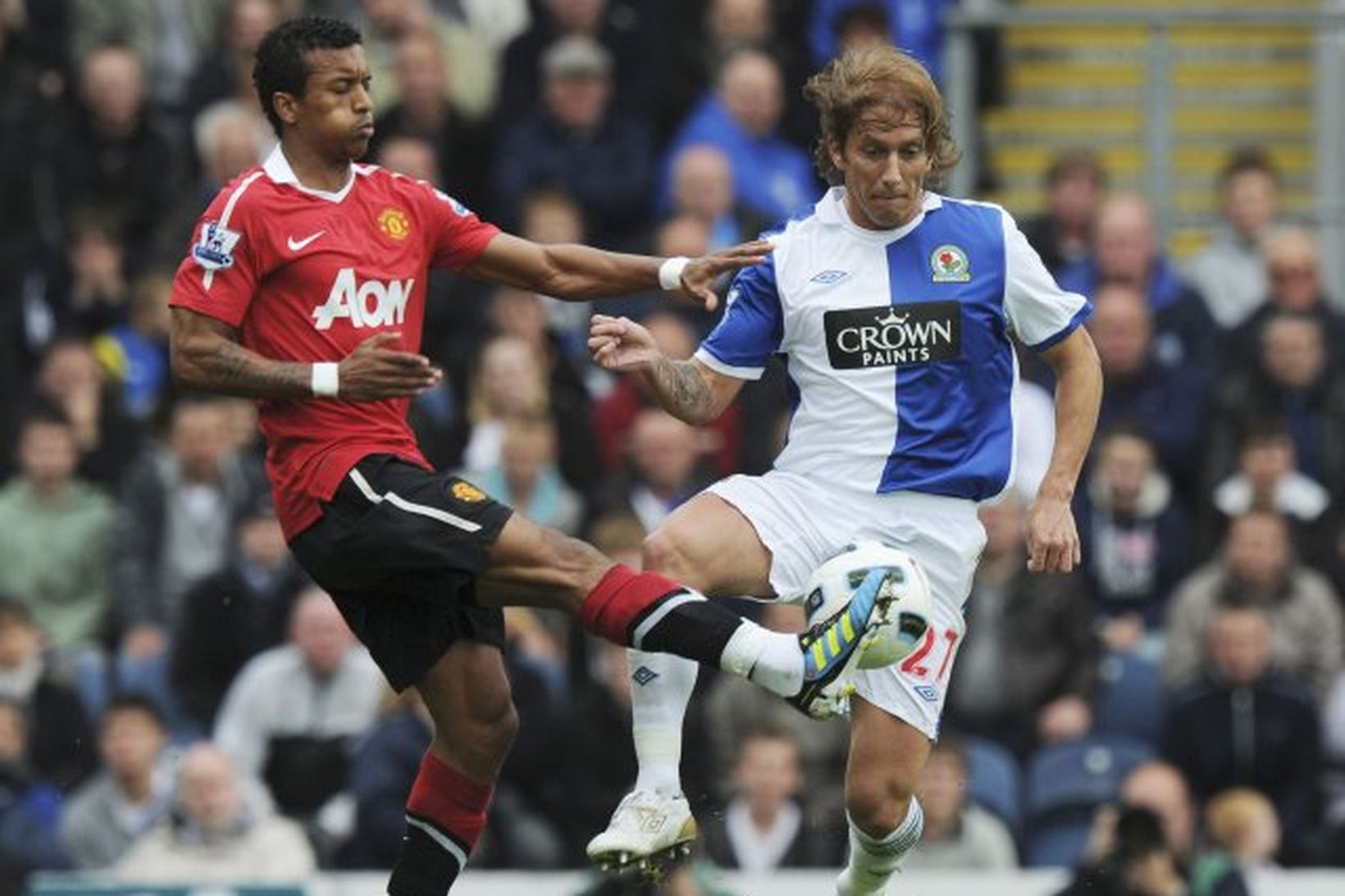 Nani og Michel Salgado í baráttu um boltann á Ewood …