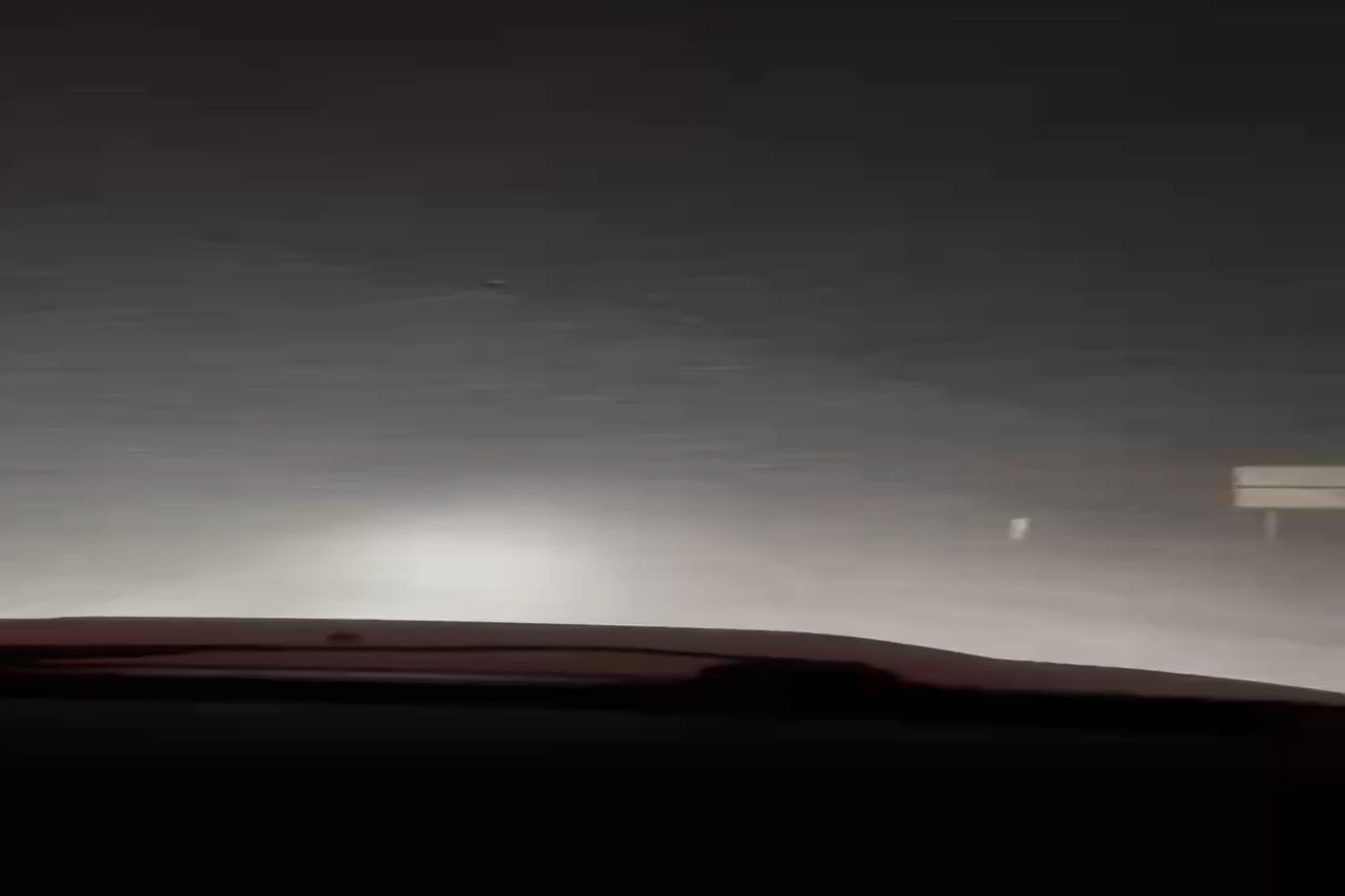 Komu rútu til aðstoðar í blindhríð