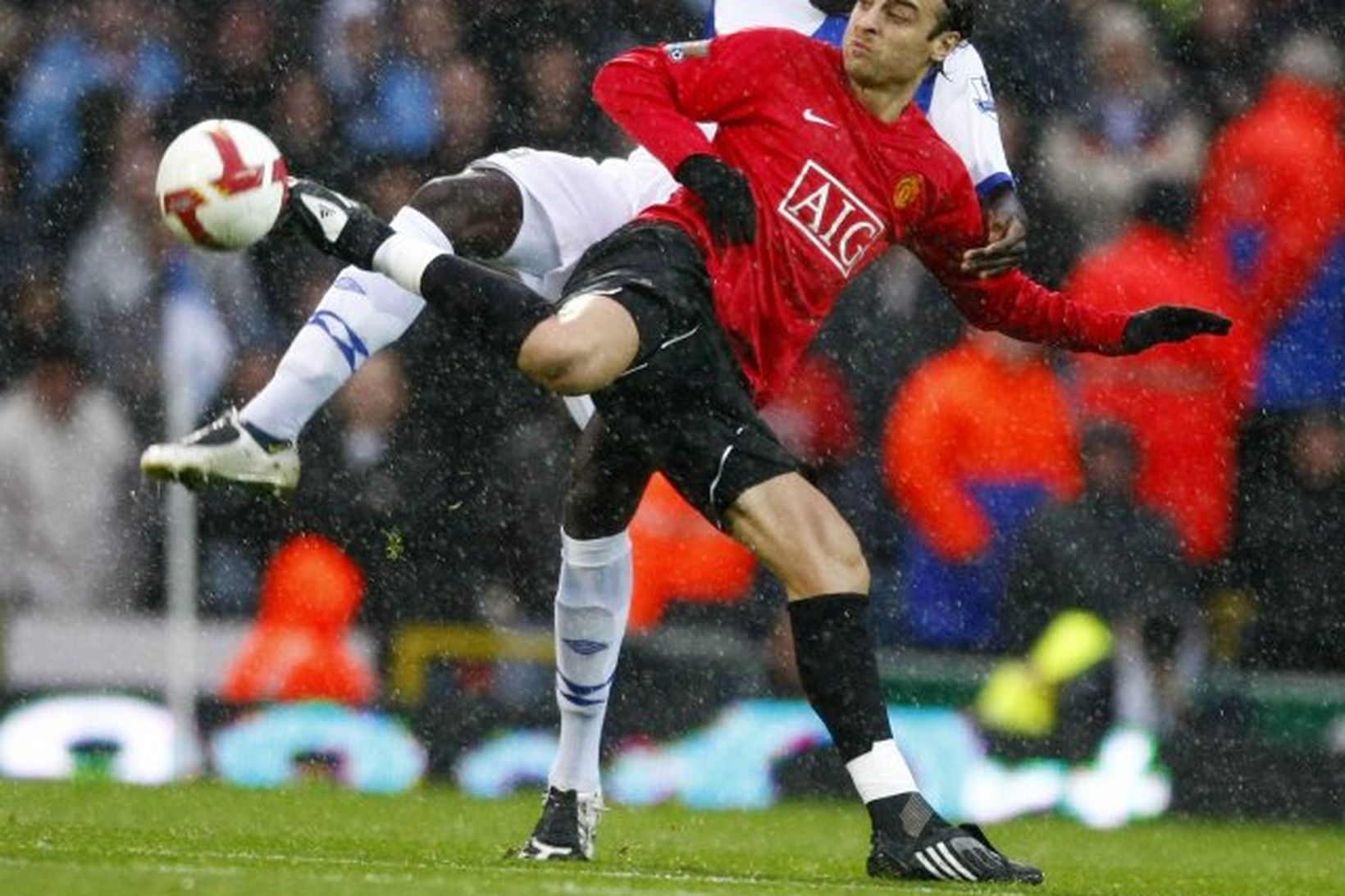 Christopher Samba hjá Blackburn og Dimitar Berbatov hjá Man.Utd stíga …