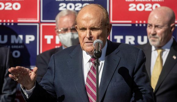 Trump lætur Giuliani ráða för