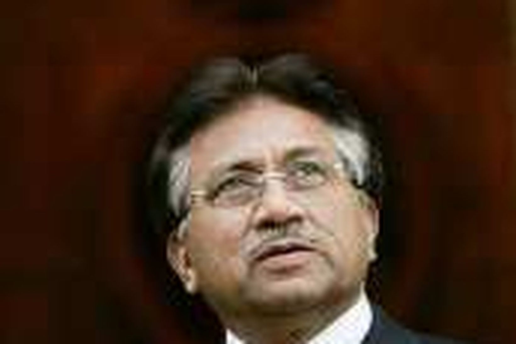 Pervez Musharraf vígði brúna fyrir aðeins tveimur mánuðum