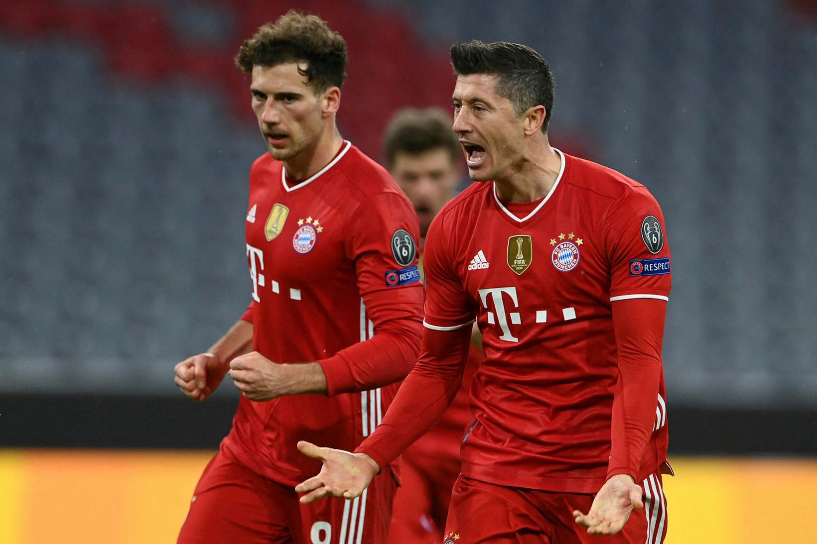 Robert Lewandowski fagnar marki sínu gegn Lazio í síðari leik …