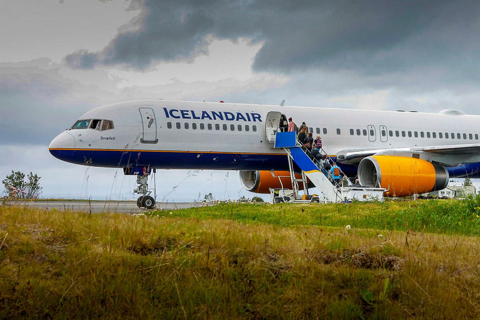 Þota Icelandair á Reykjavíkurvelli í dag.