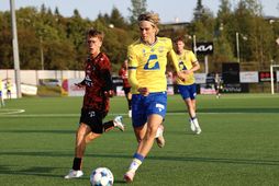 Grindvíkingurinn Sölvi Snær Ásgeirsson með boltann á Fylkisvelli í kvöld.
