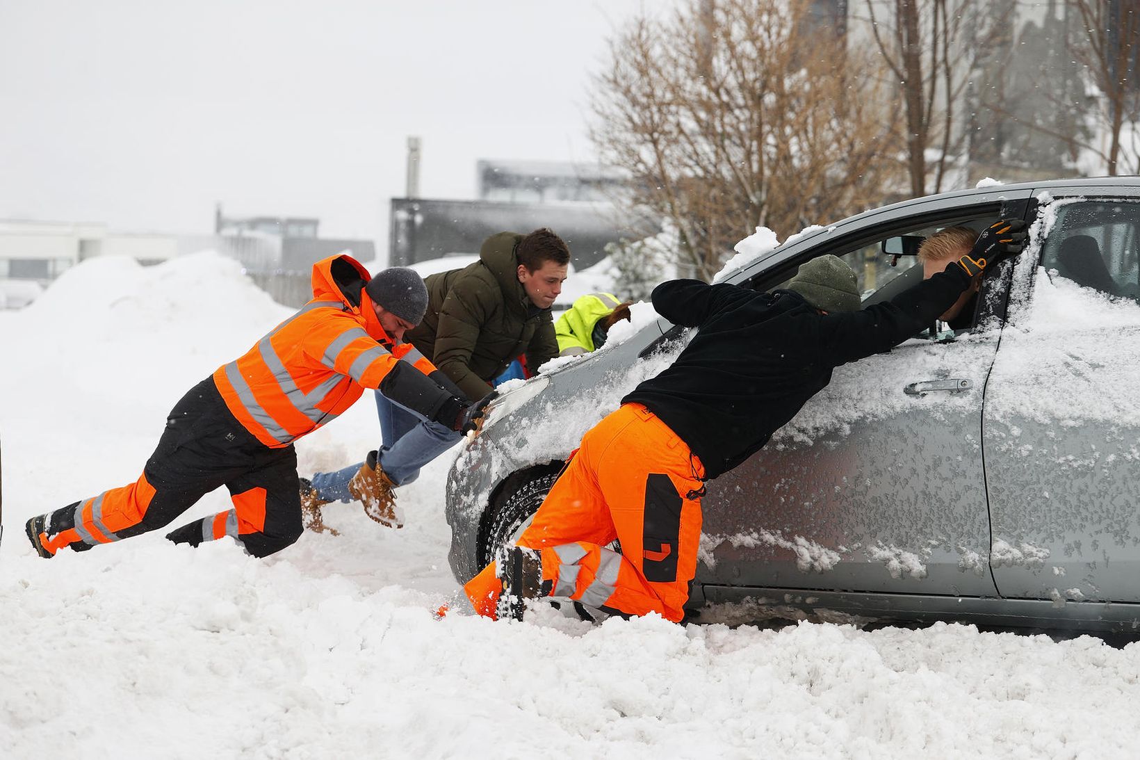 Flest verkefni björgunarsveitarmanna fólust í að aðstoða ökumenn.